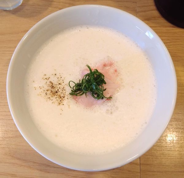 「鶏白湯Crema＋ローストポークご飯」@らーめんMAIKAGURAの写真