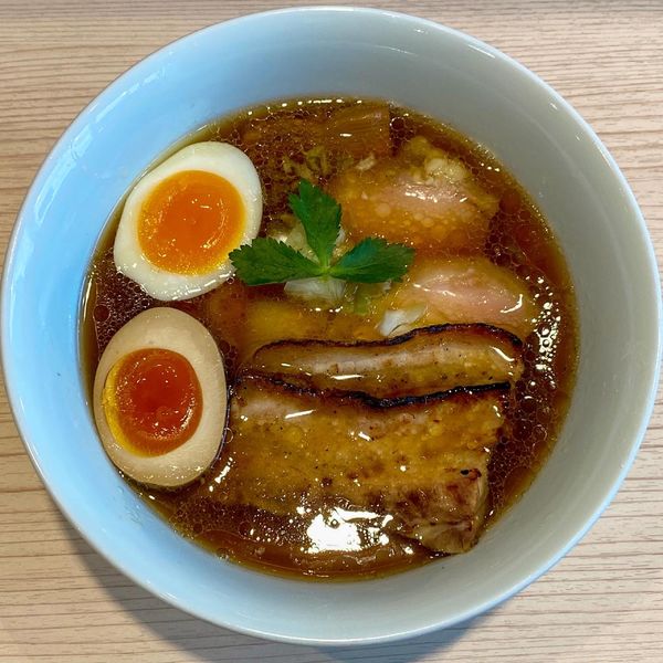 「特製しょうゆらーめん ¥1,100」@らーめん藁の写真