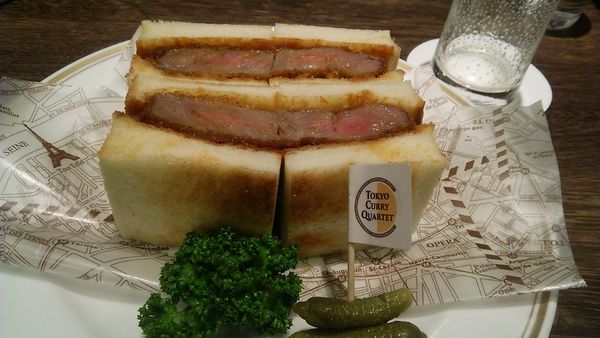 「牛カツカレーサンド 1500円」@銀座スイス ヤエチカ店の写真