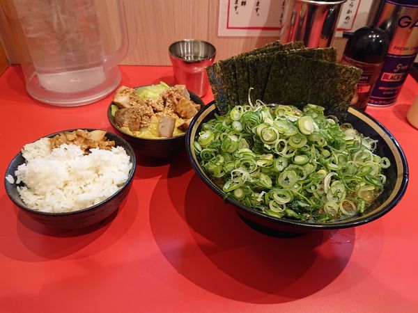「九条ねぎ海苔らーめん 九条ねぎ キャベチャ ライス」@横浜家系ラーメン 大﨑家の写真