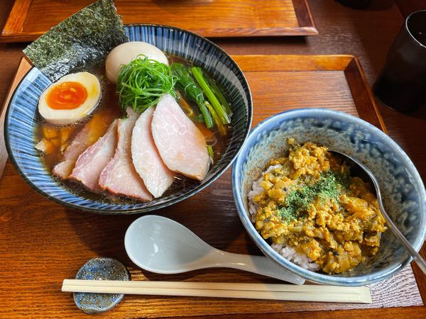 「醤油チャーシューメン + 味玉 + ミニカレー」@Omirukの写真