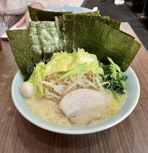 「野菜ラーメン（醤油）￥900大盛り￥0海苔￥100ライス￥0」@横浜家系らーめん 魂心家 藤沢店の写真