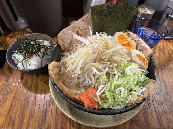「やったるラーメン」@らあ麺 やったる 新宿店の写真