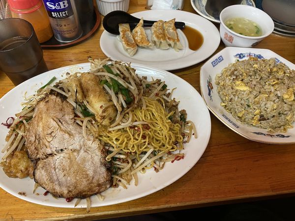 「皿台湾並チャーシュー1枚+炒飯+餃子 970+640+240」@人生餃子の写真