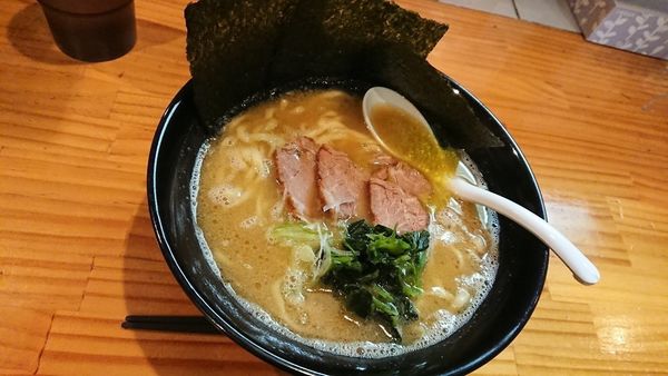 「定番ラーメン（780円）」@炭焼厨房 呼々家 草津店の写真