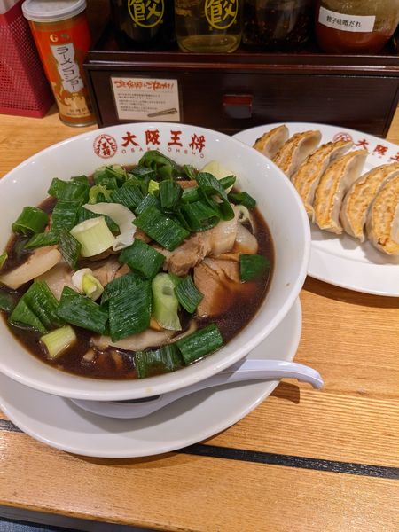 「【期間限定】高井田の黒い中華そば 餃子セット」@大阪王将 青梅店の写真