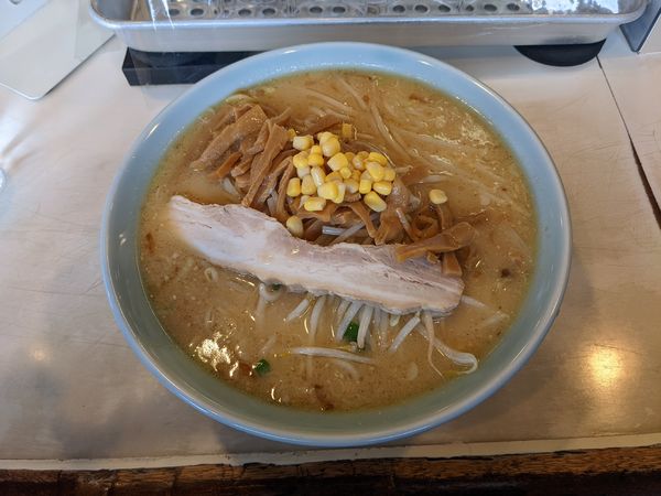「みそラーメン大盛り（チャーシュー1枚、メンマ）」@サッポロラーメン羆の写真