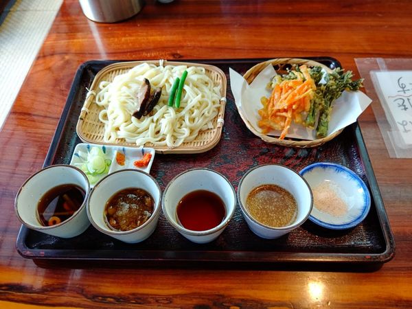 「竹セット(並盛・400g・つけ汁4種・てんぷら)1,750円」@松島屋の写真