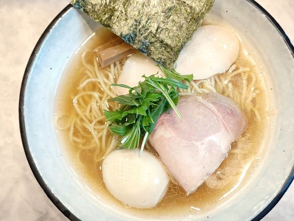 「潮らーめん＋味玉」@麺響万蕾の写真