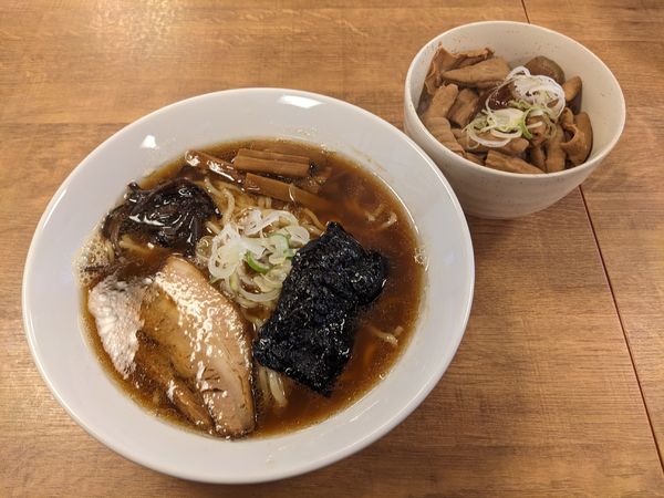 「正油ラーメン780円+もつ煮丼280円」@らーめん戸丸屋の写真