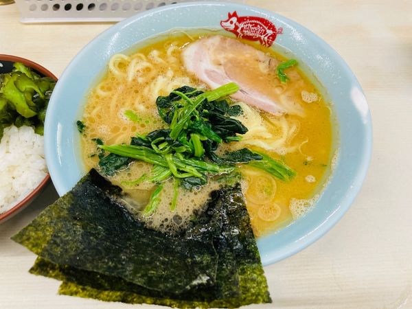 「ラーメン 並＋ライス大」@横浜ラーメン 町田家 町田本店の写真