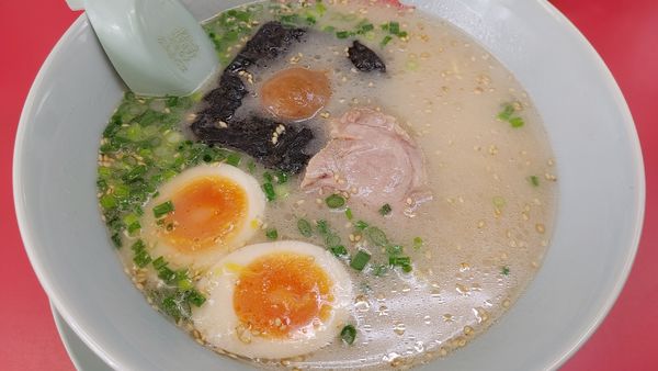「朝ラーメン　味玉トッピング　脂無し」@山岡家 松本店の写真