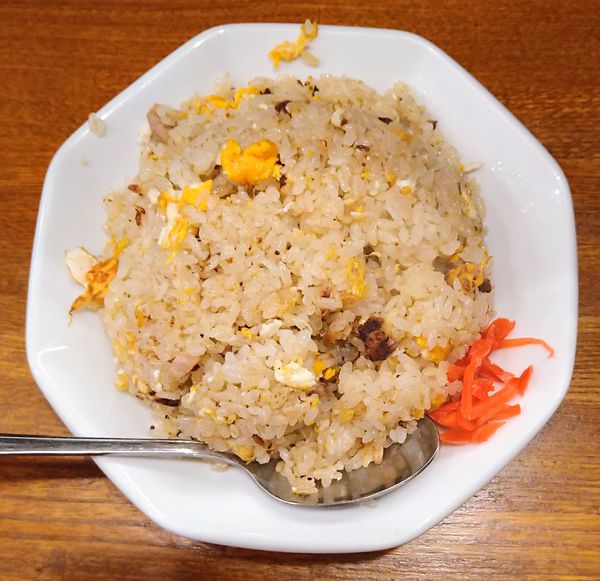 「チャーハン＋ワンタンスープ変更」@さっぽろ羅偉伝 高田馬場店の写真