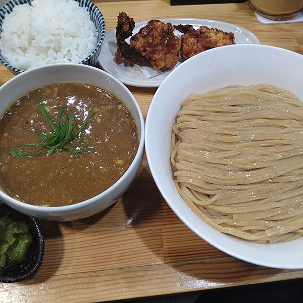 「カレーつけ麺1100円、唐揚げセット350円」@らーめん 桐麺 本店の写真