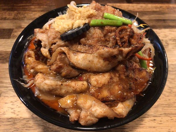 「らーめん 中(全部) 900円」@旨辛味噌らーめん ぼんずの写真