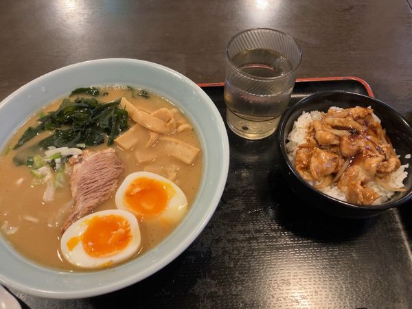 「特製豚骨醤油ラーメン＋生姜焼き丼850円」@麺酒房 福林の写真
