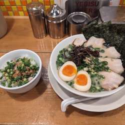 いっさいがっさいラーメン・焦がしチャーシュー丼