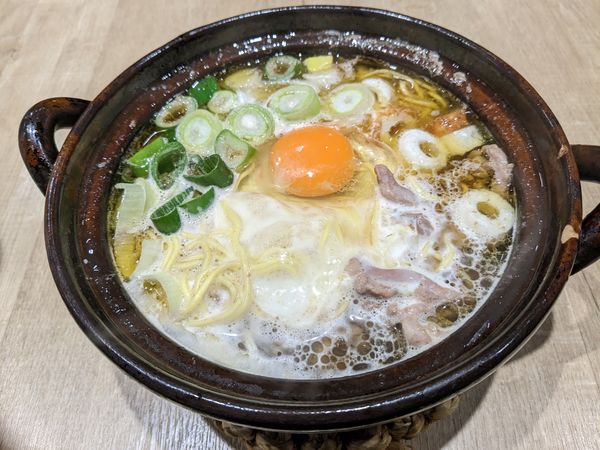 「鍋焼らーめん 細麺 白飯 追卵」@手打 親鶏中華そば 綾川の写真