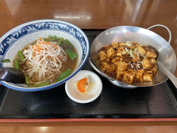 「ラーメンセット(台湾ラーメン、麻婆飯)(770円)」@中国料理 福興の写真