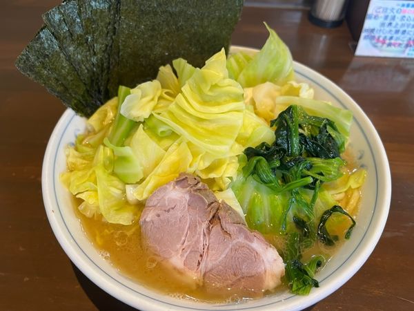 「キャベツラーメン、中盛り、のり、固め」@横浜家系ラーメン 中島家の写真