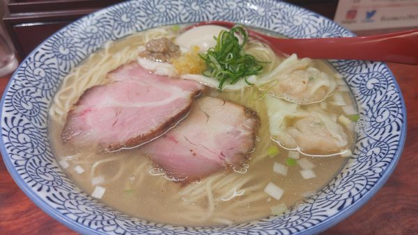 「特製塩そば・麺大盛り ￥1,350」@三馬路 東京店の写真