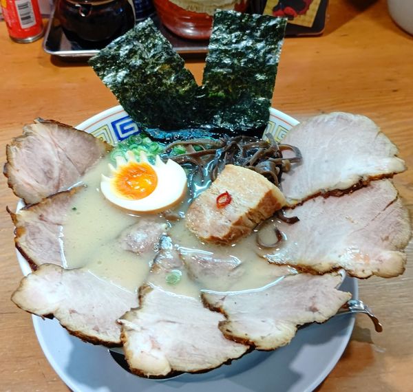 「メガ幸福ラーメン」@九州とんこつラーメン 幸福軒の写真