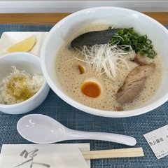 空飛ぶ福のとりの画像