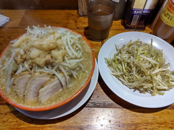 「ネギらーめん＋ネギ(別皿)」@らーめん バリ男 新橋本店の写真