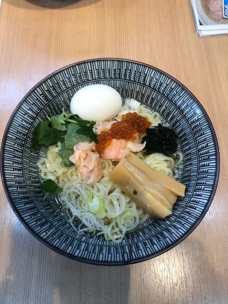 「サーモンとイクラの和えそば」@拉麺 イチバノナカの写真