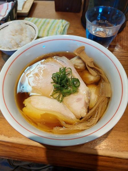「特製醤油ラーメン＋ご飯」@ラーメン屋 トイ・ボックスの写真