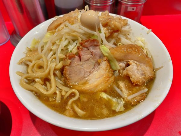 「ラーメン ミニ　ヤサイニンニクアブラ　豚追加（１枚）脂生玉子」@麺屋HEROの写真