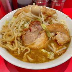 ラーメン ミニ　ヤサイニンニクアブラ　豚追加（１枚）脂生玉子