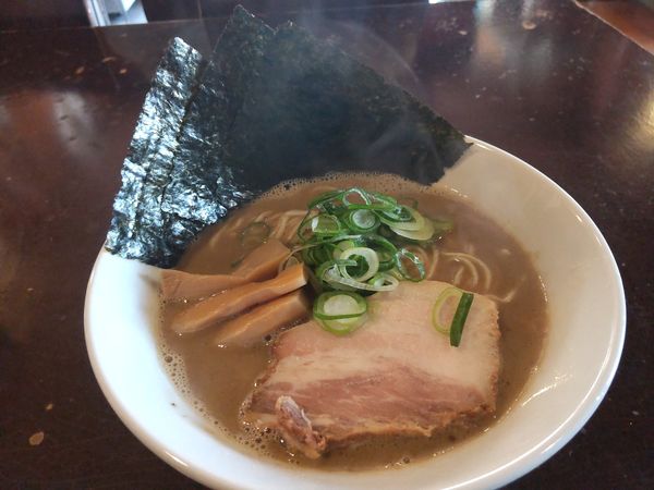「濃厚煮干しラーメン950円」@らーめんダイニング 庵の写真