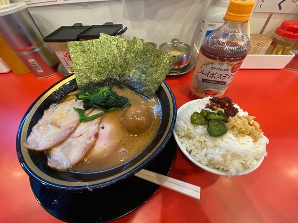 「燻製チャーシューめん＋あじたま　(かたこいおお)」@家系ラーメン大輝家 日吉店の写真