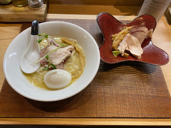 「深み鶏　特製盛り」@芛堂寺の写真