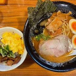 黒丸、とろふわたまごチャーシューめし