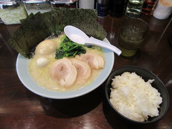 「６３１ラーメン（１０３０円）＋大盛サービス＋ライスサービス」@鹿嶋魂心家の写真