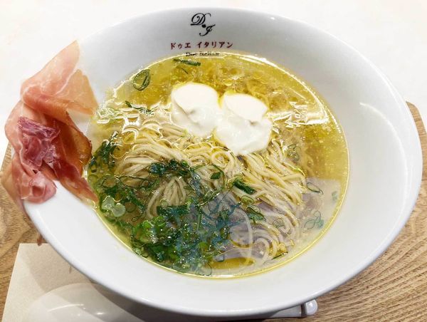 「らぁ麺生ハムフロマージュ　1070円」@due Italian 溝口の写真