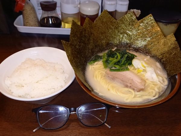 「豚骨塩ラーメン並(のり・ライス)」@横濱家系 豚骨醤油ラーメン 蒲田 いっ家の写真