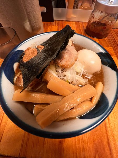 「ラーメン並750円　特製トッピング250円」@自家製麺 然の写真