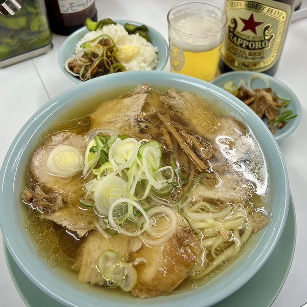 「中華そば＋サービスごはん＋瓶ビール」@ともちんラーメンの写真