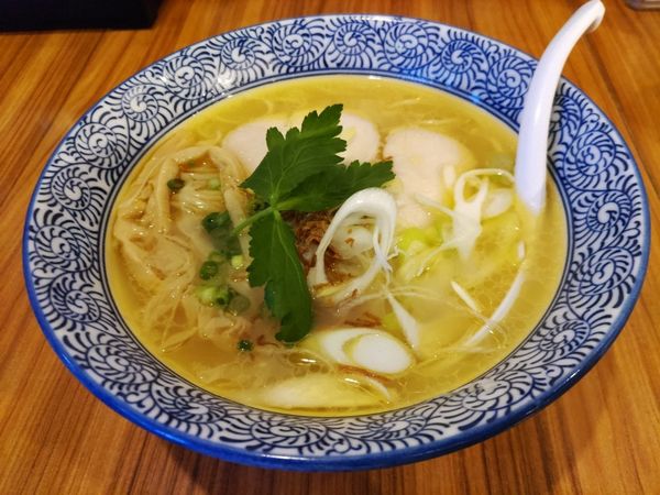 「比内地鶏の白湯そば」@濃厚鶏そば 麺屋武一 新橋本店の写真