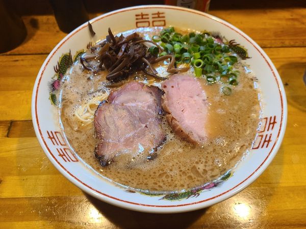 「【限定】豚骨ラーメン+替玉」@なるめんの写真