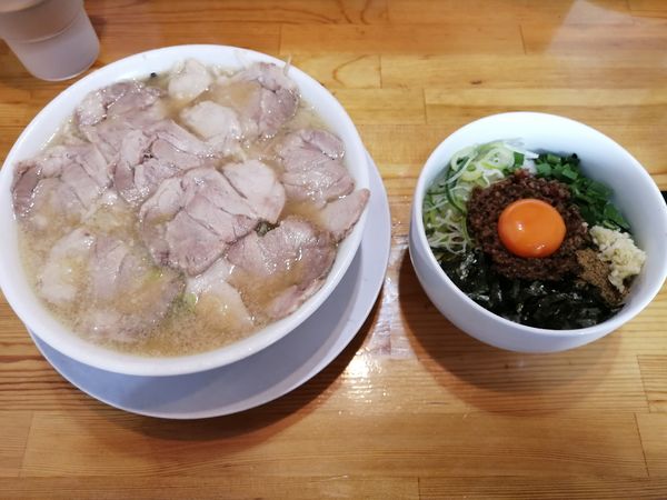 「特製ラーメン(みそ）＋台湾まぜ飯」@らーめん まるはちの写真