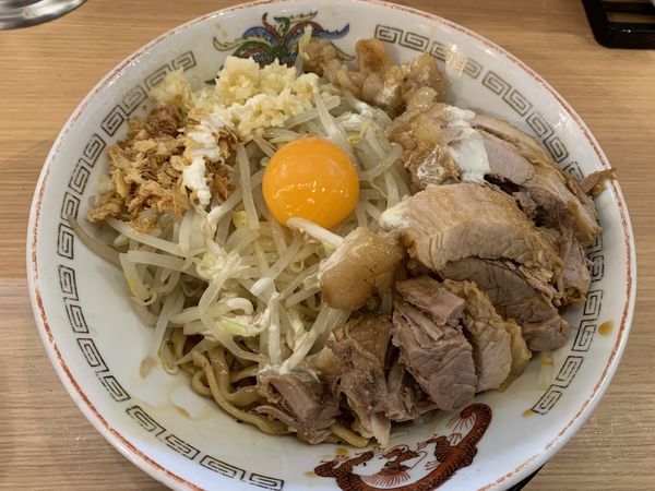 「ミニ豚　汁なし」@ラーメン豚山 東京ラーメン横丁店の写真