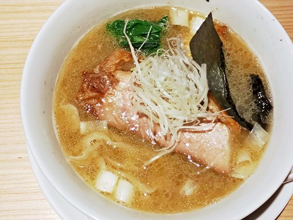 「自家製手揉みらぁめん（塩）＋味玉」@本田麺業 神田西口駅前店の写真