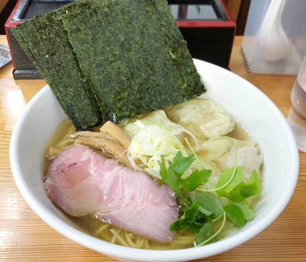 「塩ワンタン麺＋のり 950円＋100円」@中華そば こてつの写真