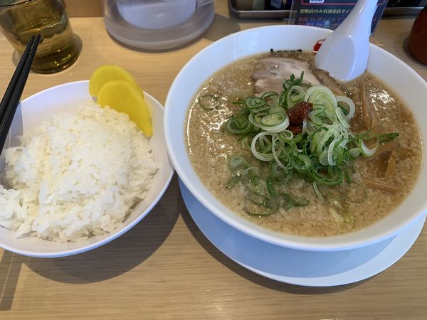 「ラーメン並850円+無料ご飯並」@京都銀閣寺 ますたにラーメン 室町店の写真