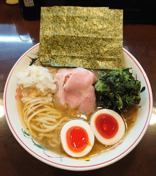 「豚骨醤油ラーメン+味玉、ほうれん草(1060円)」@こいけのいえけいの写真