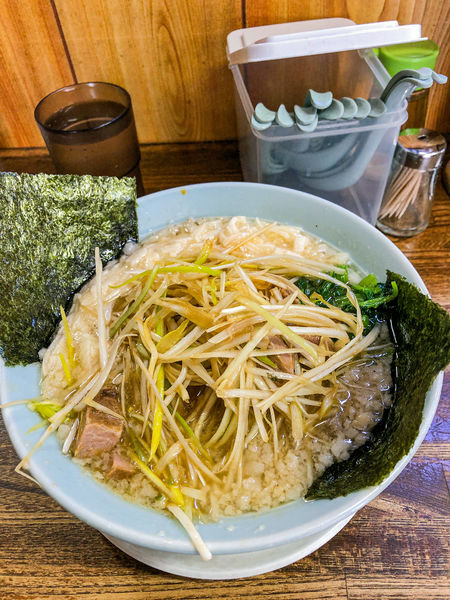 「ねぎとろラーメン（背脂+半ライス）」@ラーメンショップ 厚木店の写真